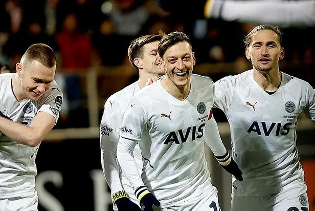 Fenerbahçe ile sözleşmesinin bittiği söylenen Mesut Özil'in menajerinden fesih açıklaması! Hala Fenerbahçe'nin topçusu-7