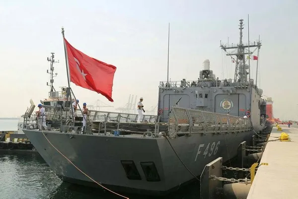 Savaş gemimiz TCG Gökova Katar’da-1