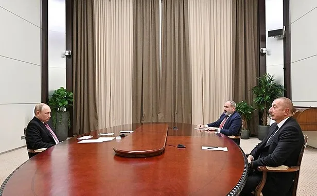aliyev-putin-ve-pasinyanin-gorusmesi-sonrasi-ortak-bildiri-azerbaycan-ve-ermenistan-sinirlarinin-tekrar-belirlenmesi-icin-1637962908971.jpeg