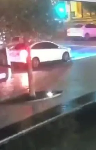 Beyoğlu'nda ışıklarda kanlı pusu! Silahı çıkartıp defalarca ateş etti