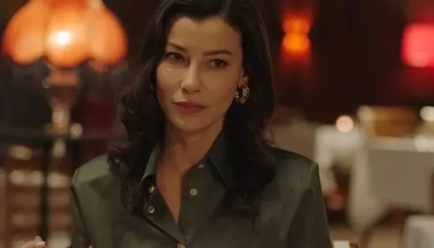 kizilcik-serbetine-2-yeni-oyuncu-ortalik-alev-alacak-buyuk-sir-ifsa-oldu-ruzgar-gibi-esmeye-geliyorlar-1692385192337.jpeg Ortalık alev alacak büyük sır ifşa oldu! Rüzgar gibi esmeye geliyorlar! Kızılcık Şerbeti'ne 2 yeni oyuncu!-3