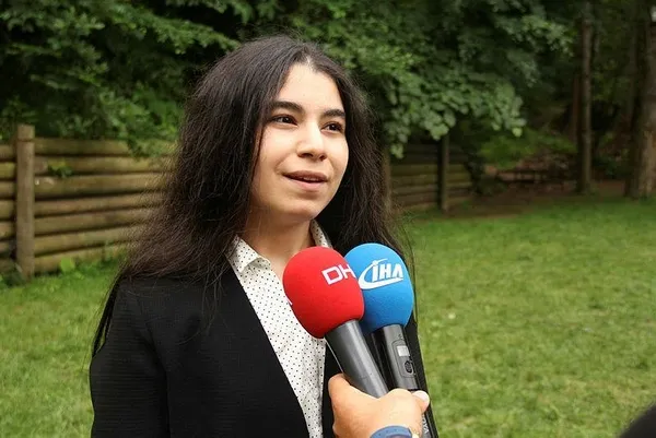 AK Parti'nin en genç vekil adayı Elifnur Bayram kimdir? Nerelidir?-2