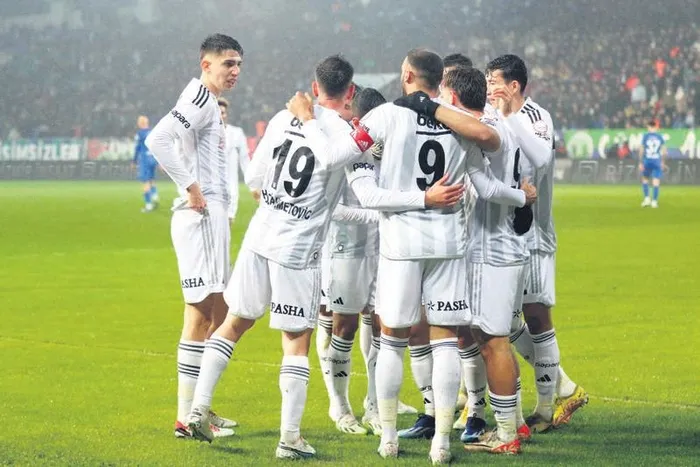 besiktas-caykur-rizeyi-4-0-yendi-yeni-hocasi-fernando-santosa-hos-geldin-hediyesi-verdi-1704841487512.jpeg
