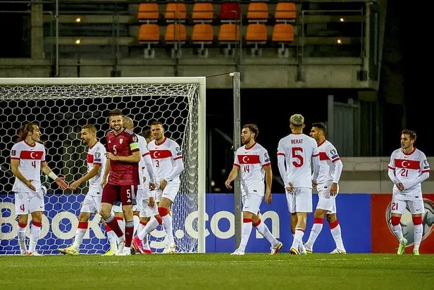 letonya-1-2-turkiye-mac-sonucu-burak-yilmaz-ve-serdar-dursun-1633986066681.jpeg Letonya 1-2 Türkiye | MAÇ SONUCU! Burak Yılmaz ve Serdar Dursun...-2