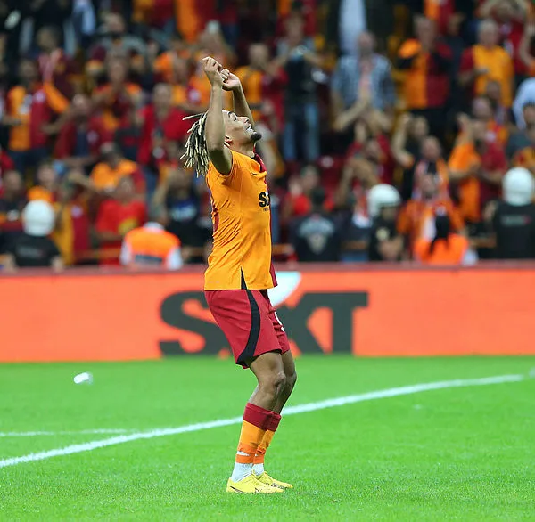 Son dakika Galatasaray haberleri... Cimbom’a piyango vurdu! Futbol devleri Liverpool ve Real Madrid Sacha Boey’in peşinde-3