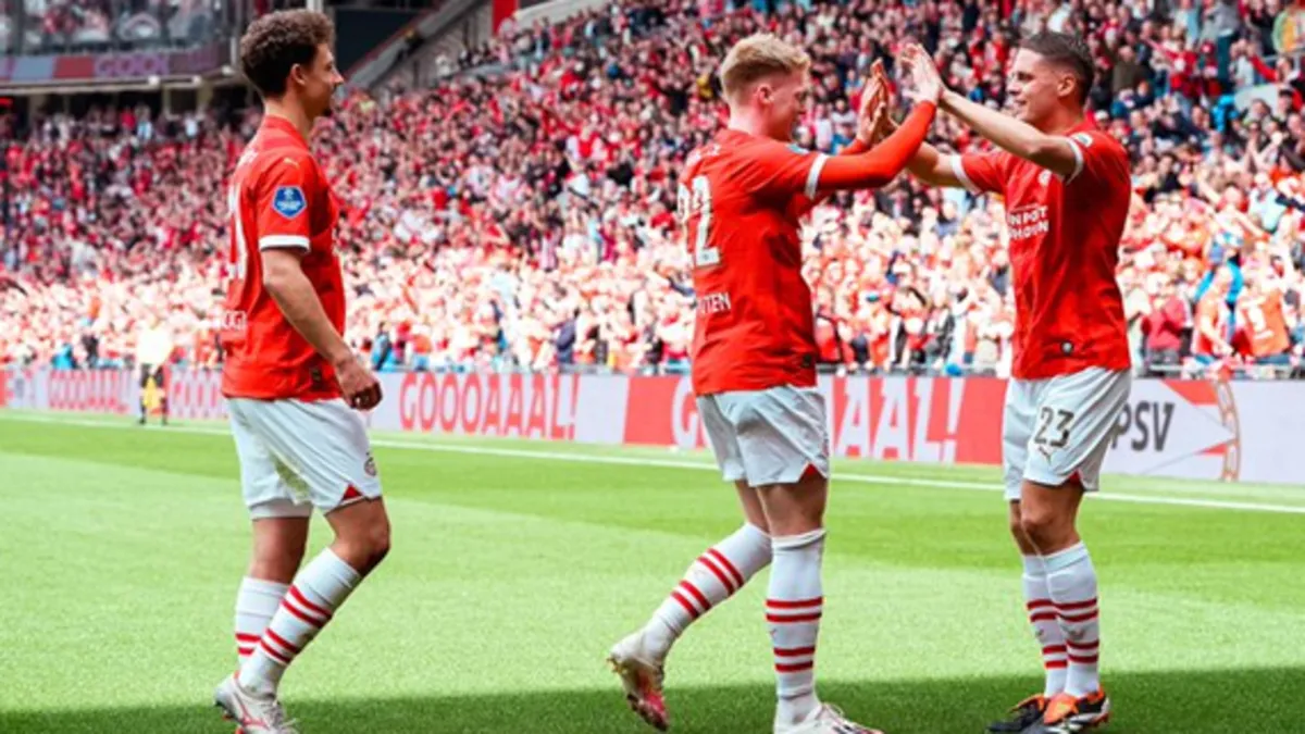 Hollanda'da PSV Eindhoven şampiyon!