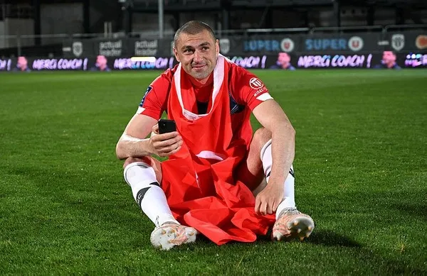 Fransızlar Burak Yılmaz’ı yılın 11’ine almadı!