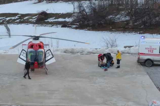 112 helikopteri 2 hastanın imdadına yetişti