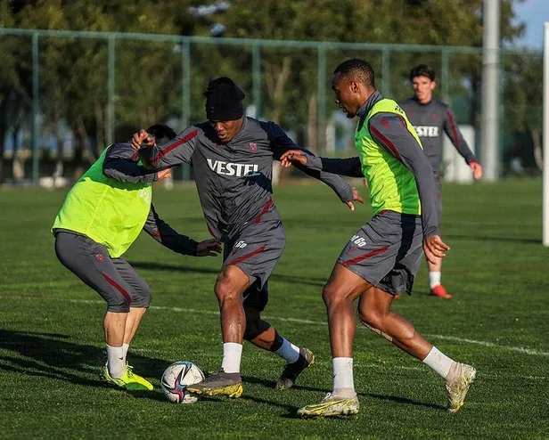 trabzonspor-kadikoydeki-derbide-sonuca-iki-yildizi-ile-gitmeyi-planliyor-1646517014914.jpeg Trabzonspor Kadıköy'deki derbide sonuca iki yıldızı ile gitmeyi planlıyor-3