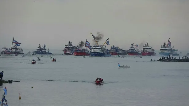 sampiyonluk-kutlamalari-oncesi-karadeniz-bordo-maviye-boyandi-1652567018249.jpeg Şampiyonluk kutlamaları öncesi Karadeniz, Bordo-Maviye boyandı-4