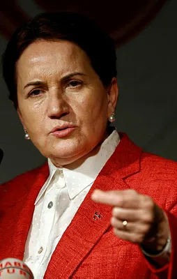 FETÖ'cü Akşener'in ipliğini pazara çıkardılar