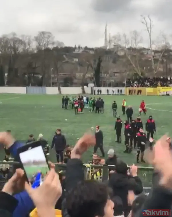 Amatör maçta taraftar sahaya daldı ortalık ringe döndü! Tekme tokat yumruk... O anlar kamerada - 1