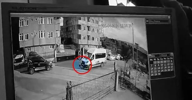 Arnavutköy’de servis minibüsünün altında kalan 7 yaşındaki çocuk hayatını kaybetti: Korkunç kaza kamerada!