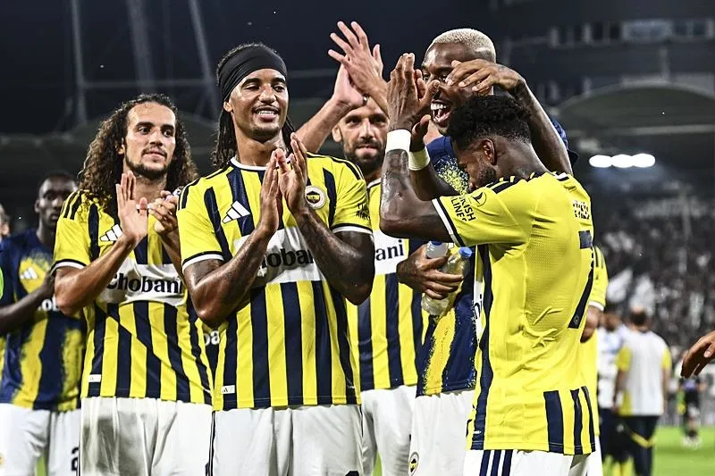 fenerbahce-avantaj-pesinde-ismail-kartal-11i-belirledi-1786965873233.jpeg Fenerbahçe avantaj peşinde! İsmail Kartal 11'i belirledi-6