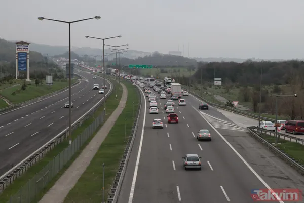 İstanbul'dan büyük kaçış! Bolu ve Düzce kesiminde bayram trafiği başladı - 4