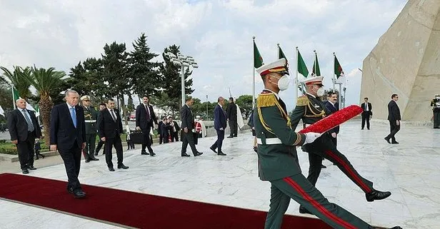 Başkan Recep Tayyip Erdoğan, Cezayir’de Şehitler Anıtı’na çelenk bıraktı