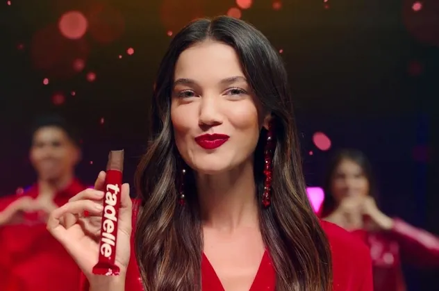 Tadelle’nin yeni reklam yüzü kim? Tadelle reklamında oynayan kız kim? Pınar Deniz kaç yaşında, nereli, mesleği ne?