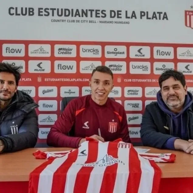 Muslera yeni takımıyla imzaladı