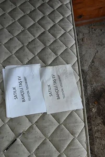 yalniz-yasadigi-evde-bes-yil-once-oldu-cesedi-curudu-mechul-sevgiliden-gelen-mektup-ortaya-cikti-1638081152526.jpg