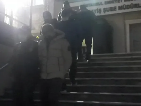 istanbulda-200-bin-liralik-hirsizlik-musluk-calan-3-kisi-yakalandi-1641799001001.jpg İstanbul'da 200 bin liralık hırsızlık! Musluk çalan 3 kişi yakalandı-5