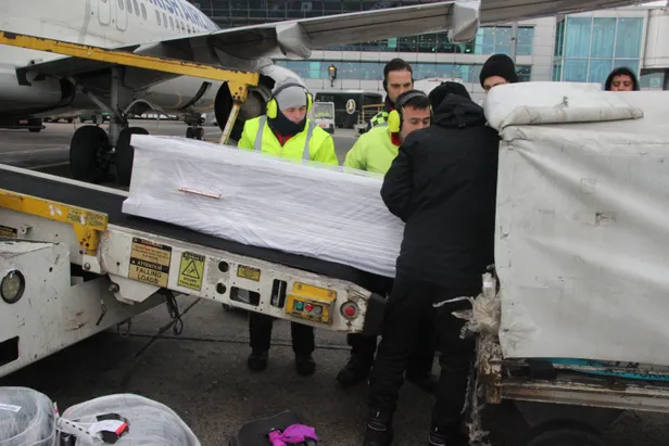 Ukrayna'da öldürülen iki öğrencinin cenazesi Türkiye'ye getirildi-6