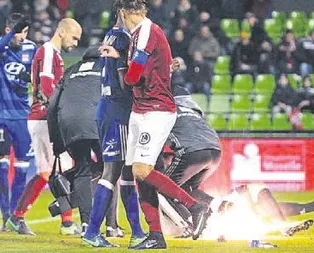 Kaleci yaralandı maç tatil edildi