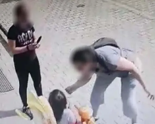 Bursa'da şok eden görüntü...3 yaşındaki kıza ilaç dayağı-2