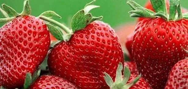 Çilek cildi güzelleştirir