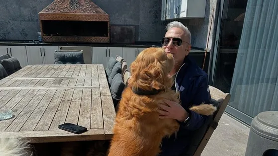 15 yıllık can dostuna veda! Mehmet Ali Erbil yasa boğuldu