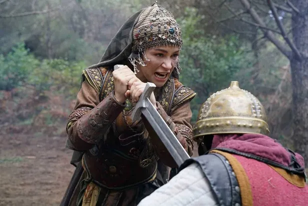 Kuruluş Osman'da Osman Bey'in yeni Alp'i Aygül Hatun! Kılıçla savaşmak Buse Arslan Akdeniz'den soruluyor...-6