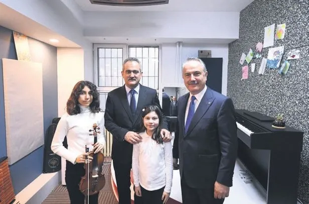 elektrikli-otoda-rota-turkiye-tesla-turkiyedeki-merkezi-icin-is-ilani-yayinladi-1672011907421.jpeg Elektrikli otoda rota Türkiye! Tesla Türkiye’deki merkezi için iş ilanı yayınladı-2