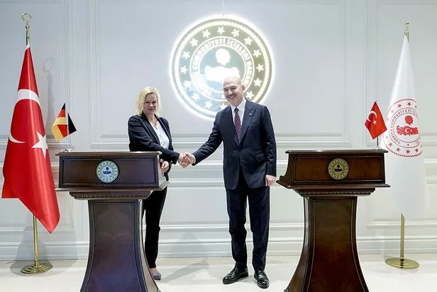 almanya-icisleri-bakani-nancy-faeserin-turkiye-ziyareti-teror-orgutu-pkkyi-ziplatti-1669114838687.jpeg Almanya İçişleri Bakanı Nancy Faeser'in Türkiye ziyareti terör örgütü PKK'yı zıplattı! Tehdit ve korku...-4