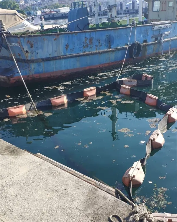 son-dakika-istanbul-universitesi-su-bilimleri-fakultesi-marmara-denizindeki-musilaji-deniz-salyasi-dogal-ortaminda-deniz-bakteri-izolatlariyla-temizle-1623659598961.jpg SON DAKİKA: İstanbul Üniversitesi Su Bilimleri Fakültesi Marmara Denizi'ndeki müsilajı (deniz salyası) doğal ortamında deniz bakteri izolatlarıyla temizledi-6