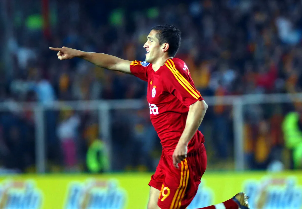 ismael-bouzidden-galatasarayin-istedigi-bamy-bensebainiye-transfer-cagrisi-1780250405329.jpg Ismael Bouzid Galatasaray forması giydi