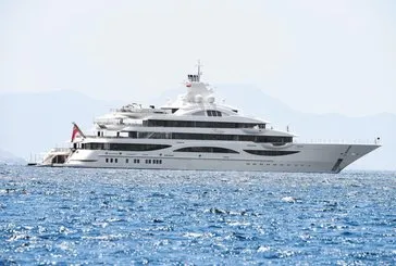 Hintli milyarder işadamı Lakshmi Mittal ultra lüks yatıyla Bodrum’a demir attı
