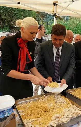 CHP’li Bilecik Belediye Başkan Vekili Melek Mızrak Subaşı göstermelik sözleşme ayarladı tarih atmayı unuttu