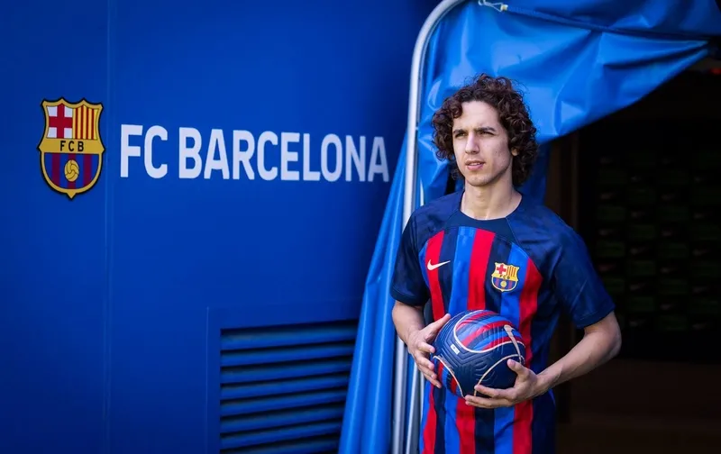 fenerbahcede-bir-ayrilik-daha-buyuk-umutlarla-gelmisti-ama-jose-mourinho-biletini-kesti-1720642287343.jpg Fenerbahçe'de bir ayrılık daha! Büyük umutlarla gelmişti ama Jose Mourinho biletini kesti-9