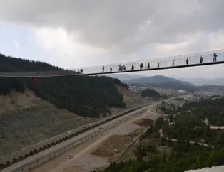 Andırın'daki minareli köprüye ziyaretçi akını