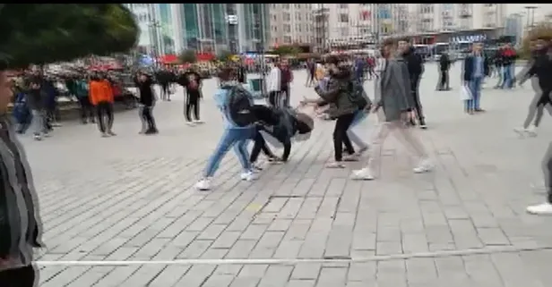 Afrika uyruklu grup ile seyyar fotoğrafçılar birbirlerine girdi!