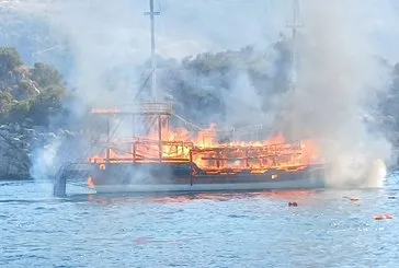 Marmaris’te tur teknesi alev alev yandı, yaralılar var! Çok sayıda yolcu...