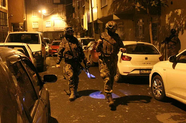 Uyuşturucu satıcılarına şafak operasyonu