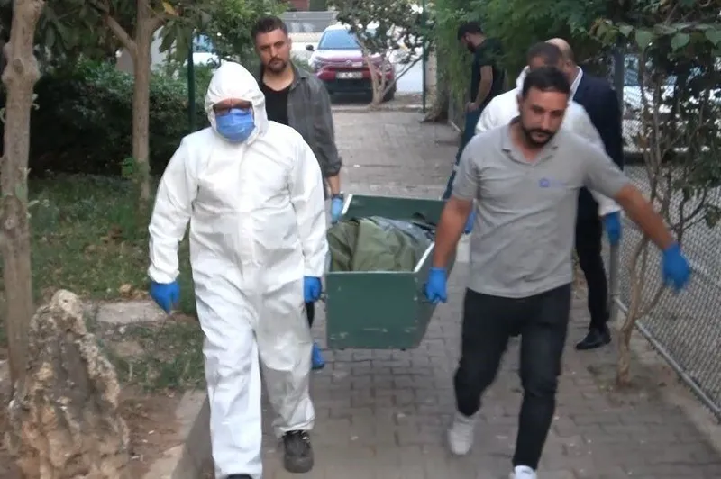 izmirden-sonra-simdi-de-antalya-3-kardes-evde-olu-bulundu-farsca-yazilmis-9-sayfalik-not-ortaya-cikti-1731524912205.jpeg Antalya'da 3 kardeş evde ölü bulundu (İHA)