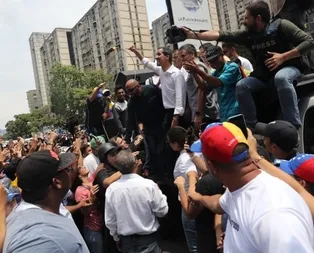 Venezuelalı muhalif lider Juan Guaido bir kez daha sokağa indi