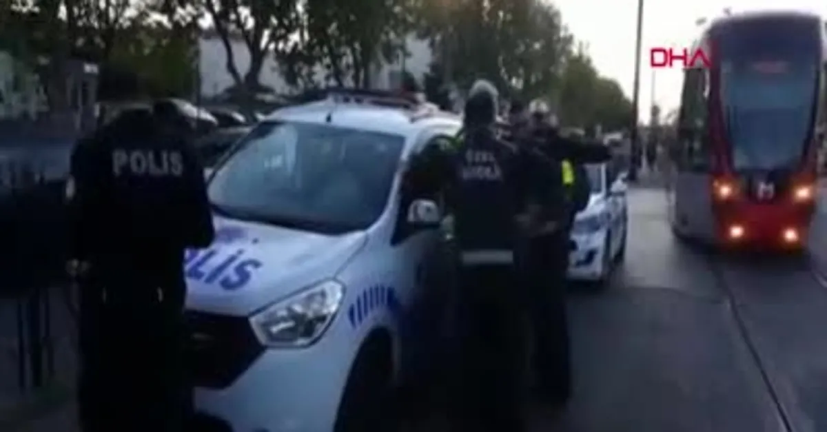 Fatih'te polis aracı ile tramvay çarpıştı