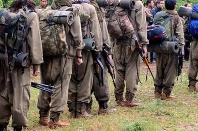 Terör örgütü YPG/PKK, Suriye'de onlarca genci zorla silah altına aldı!