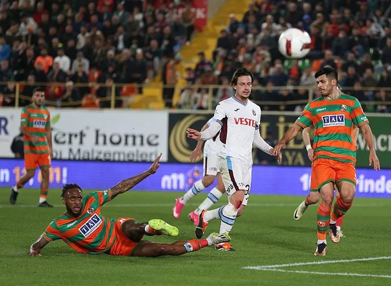 Trabzonspor'un 3 maçlık serisi Alanya'da son buldu!-2