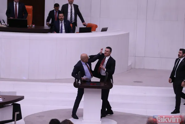 Filistin oturumuna mazeret sunan CHP lideri Özgür Özel Can Atalay için seke seke Meclis'e geldi! Bir de üstüne DEM Grubu'na gitti - 18