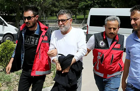 Son dakika haberi: Pedofili içerikler bulunan Zümrüt Apartmanı kitabının yazarı Abdullah Şevki ve yayıncısına dava-1