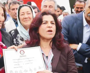 HDPli başkan Mülkiye Esmezden skandal! Şehit yakınlarını çıkarıp PKK’lıları işe aldı