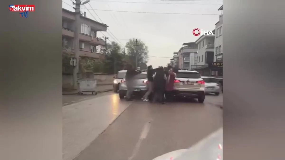 Bursa’da yol verme kavgası kameraya yansıdı